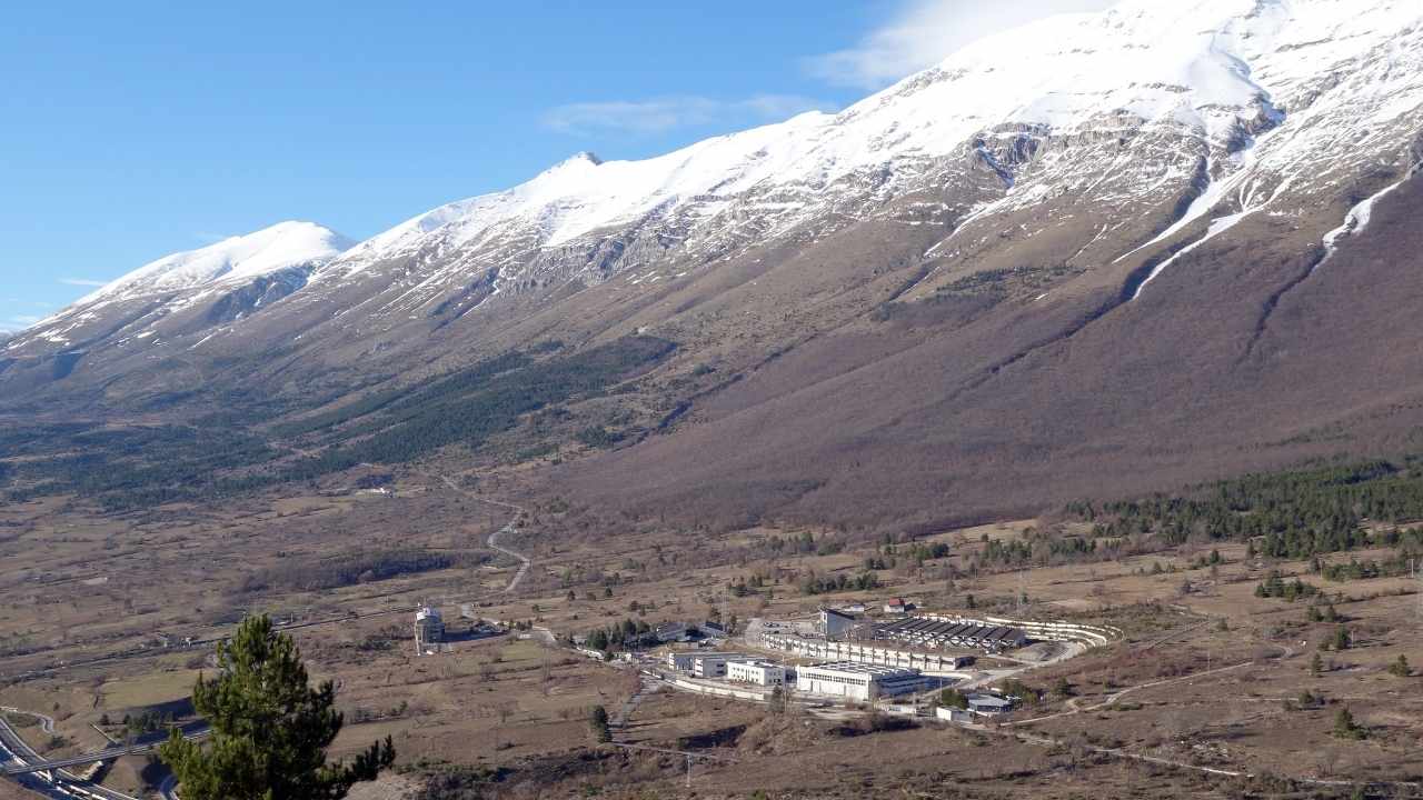 Transmission infrastructure connected to the Gran Sasso National Laboratories